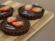Dunkle Schokoladen-Tartelettes mit Erdbeeren  - Rezept - Bild Nr. 3199