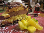 Currymousse-Torte mit karamellisierter Ananas an Fruchtsalat - Rezept - Bild Nr. 3199