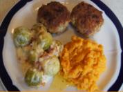 Buletten mit Süßkartoffelstampf und Rosenkohl - Rezept - Bild Nr. 3231