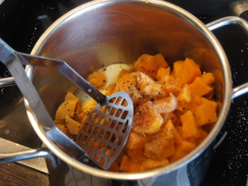 Rezept: Buletten mit Süßkartoffelstampf und Rosenkohl Bild Nr. 3235 Buletten mit Süßkartoffelstampf und Rosenkohl - Rezept - Bild Nr. 3235