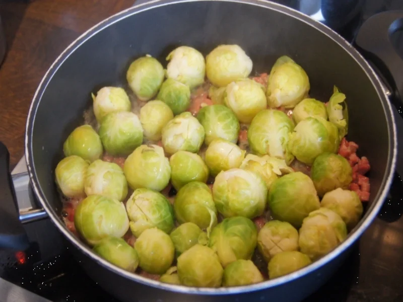 Rezept: Buletten mit Süßkartoffelstampf und Rosenkohl Bild Nr. 3239 Buletten mit Süßkartoffelstampf und Rosenkohl - Rezept - Bild Nr. 3239