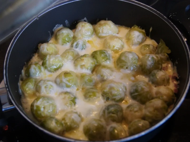 Rezept: Buletten mit Süßkartoffelstampf und Rosenkohl Bild Nr. 3241 Buletten mit Süßkartoffelstampf und Rosenkohl - Rezept - Bild Nr. 3241