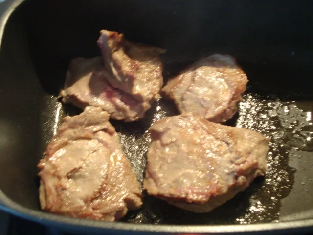 Rezept: geschmorte Kalbsbäckchen im Barolosößchen Bild Nr. 3233 geschmorte Kalbsbäckchen im Barolosößchen - Rezept - Bild Nr. 3233