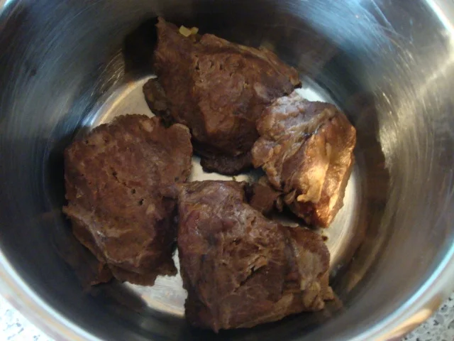 Rezept: geschmorte Kalbsbäckchen im Barolosößchen Bild Nr. 3236 geschmorte Kalbsbäckchen im Barolosößchen - Rezept - Bild Nr. 3236