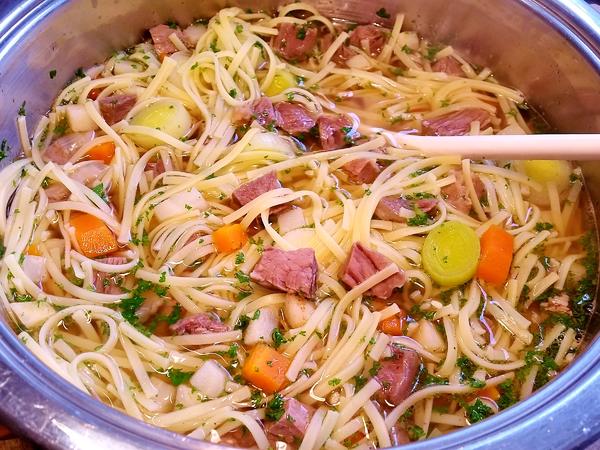 Kräftige Fleischsuppe ... - Rezept mit Bild - kochbar.de