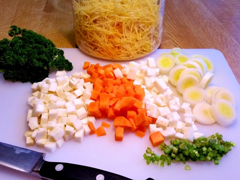 Kräftige Fleischsuppe ... - Rezept mit Bild - kochbar.de