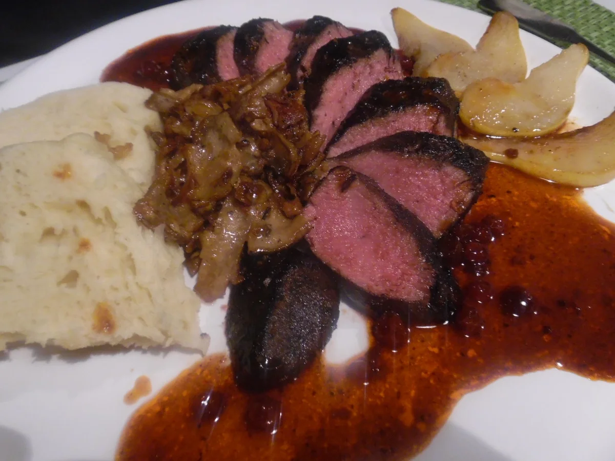 Rezept: Rehrücken mit Preiselbeersoße und Rahm-Waldpilzen Bild Nr. 3339 Rehrücken mit Preiselbeersoße und Rahm-Waldpilzen - Rezept - Bild Nr. 3339