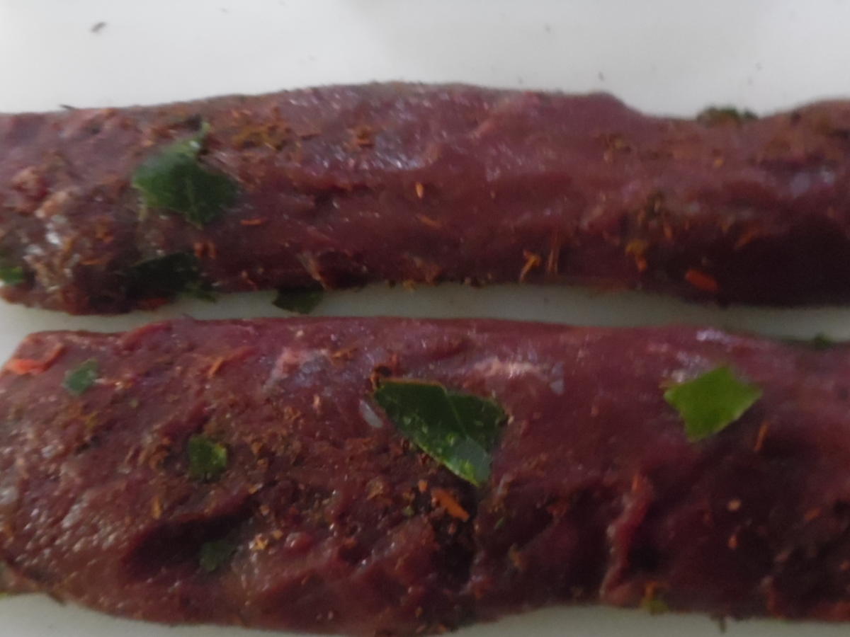 Rehrücken mit Preiselbeersoße und Rahm-Waldpilzen - Rezept Rehrücken mit Preiselbeersoße und Rahm-Waldpilzen - Rezept