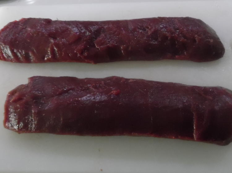 Rehrücken mit Preiselbeersoße und Rahm-Waldpilzen - Rezept