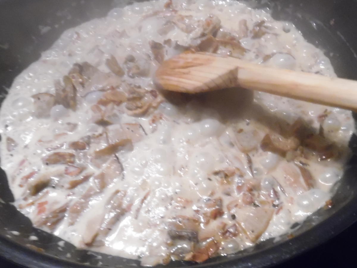 Rehrücken mit Preiselbeersoße und Rahm-Waldpilzen - Rezept