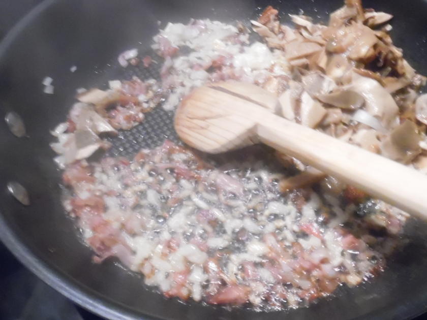 Rehrücken mit Preiselbeersoße und Rahm-Waldpilzen - Rezept