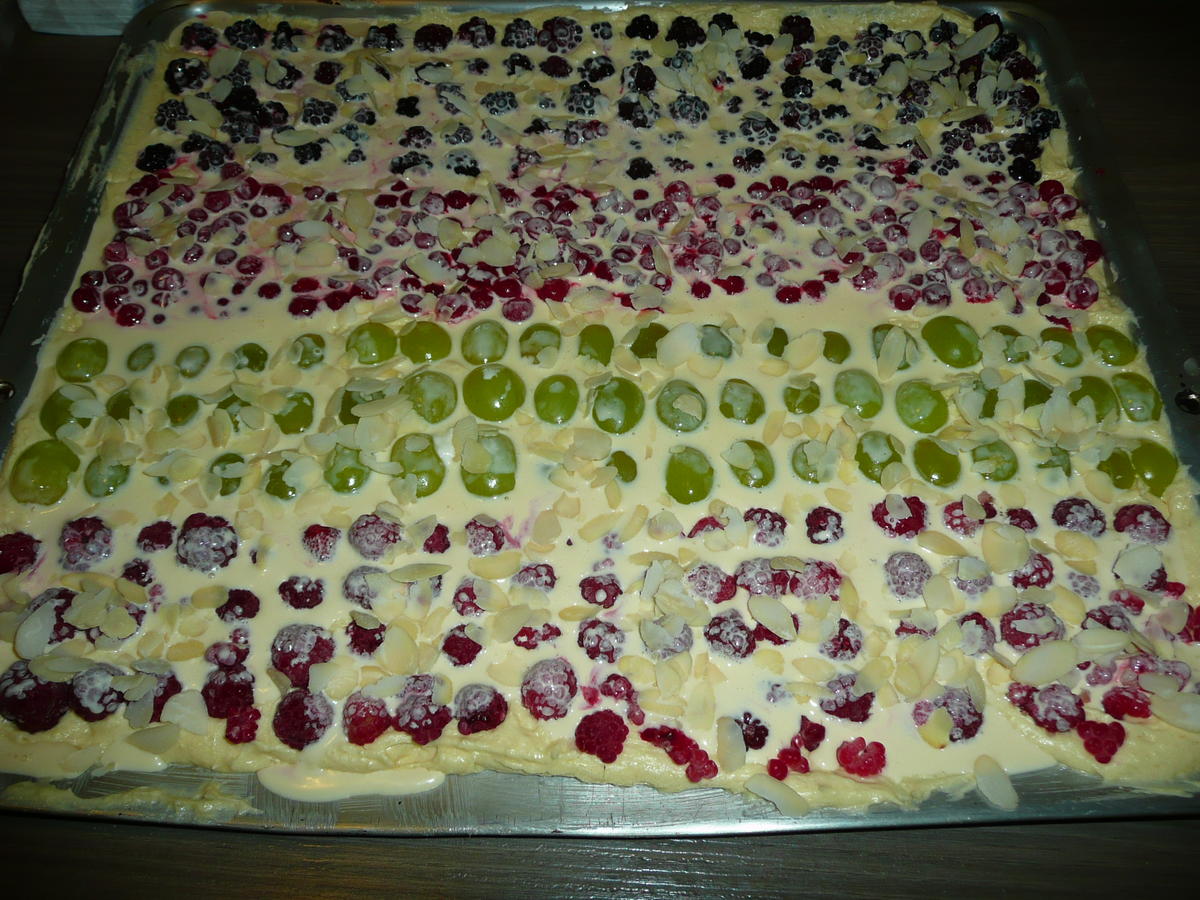 Blechkuchen mit Schmandguss + Mandeln zum 51. Geburtstag - Rezept - Bild Nr. 3371