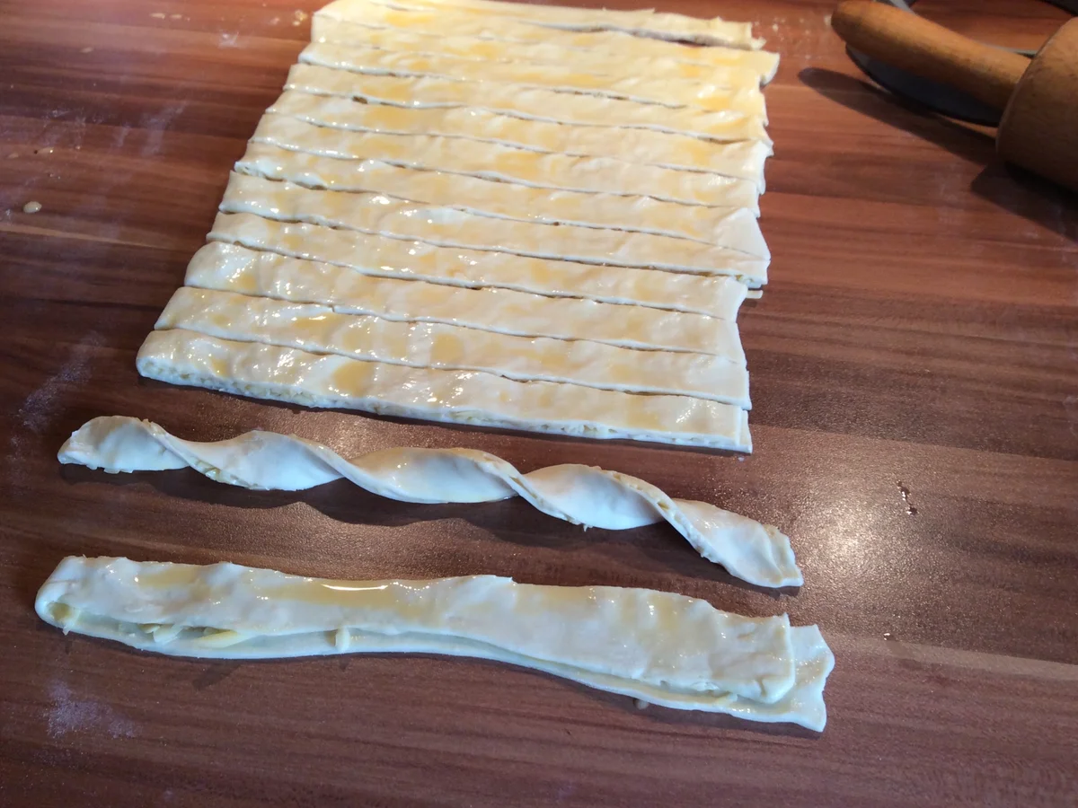 Rezept: Käsestangen aus Blätterteig Bild Nr. 3361 Käsestangen aus Blätterteig - Rezept - Bild Nr. 3361