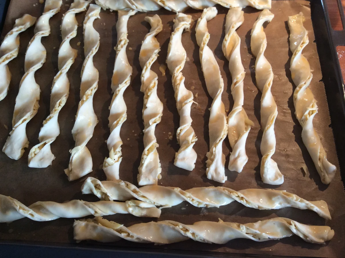 Rezept: Käsestangen aus Blätterteig Bild Nr. 3362 Käsestangen aus Blätterteig - Rezept - Bild Nr. 3362