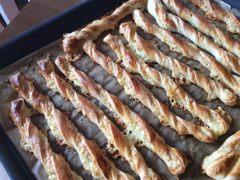 Käsestangen aus Blätterteig - schnell & einfach - von DieDoris Käsestangen aus Blätterteig - schnell & einfach - von DieDoris