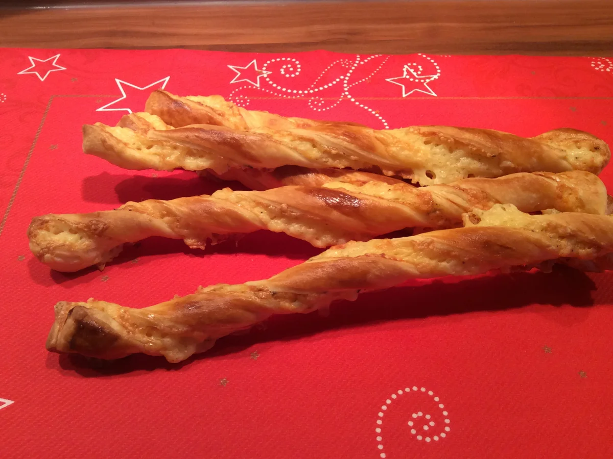 Rezept: Käsestangen aus Blätterteig Bild Nr. 3359 Käsestangen aus Blätterteig - Rezept - Bild Nr. 3359