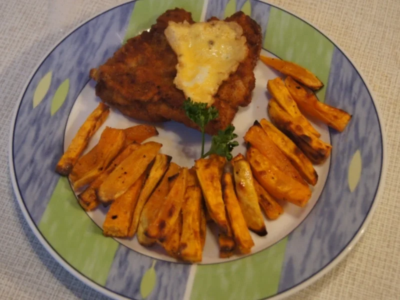 Kalbsschnitzel mit Süßkartoffel Pommes frites  - Rezept - Bild Nr. 3359