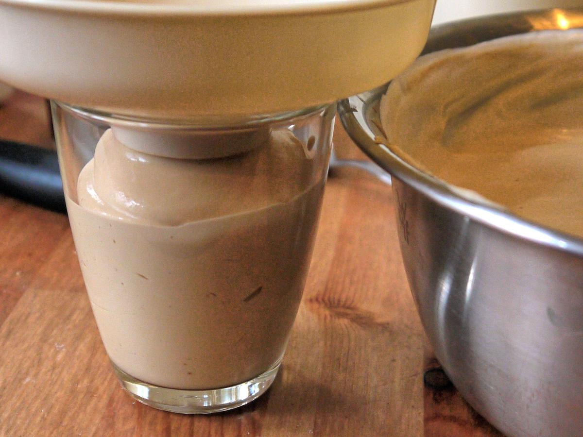 Mokkacreme mit Johannisbeersauce - einfach - 133 kcal/100g