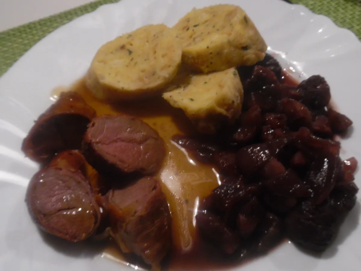 Rezept: Wildschwein Filet im Schinkenmantel mit Rotwein-Maronen-Zwiebeln Bild Nr. 3410 Wildschwein Filet im Schinkenmantel mit Rotwein-Maronen-Zwiebeln - Rezept - Bild Nr. 3410