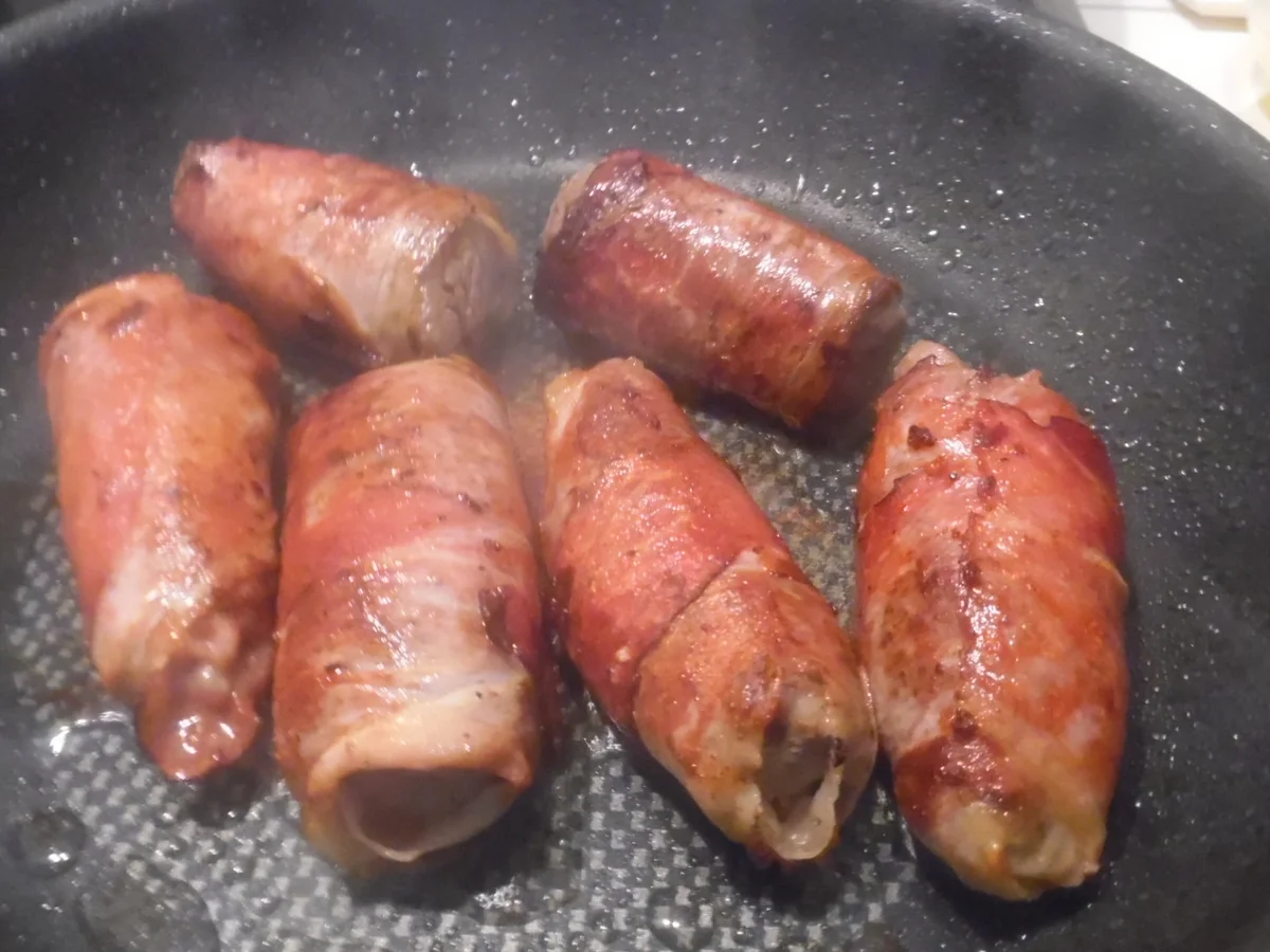 Rezept: Wildschwein Filet im Schinkenmantel mit Rotwein-Maronen-Zwiebeln Bild Nr. 3411 Wildschwein Filet im Schinkenmantel mit Rotwein-Maronen-Zwiebeln - Rezept - Bild Nr. 3411