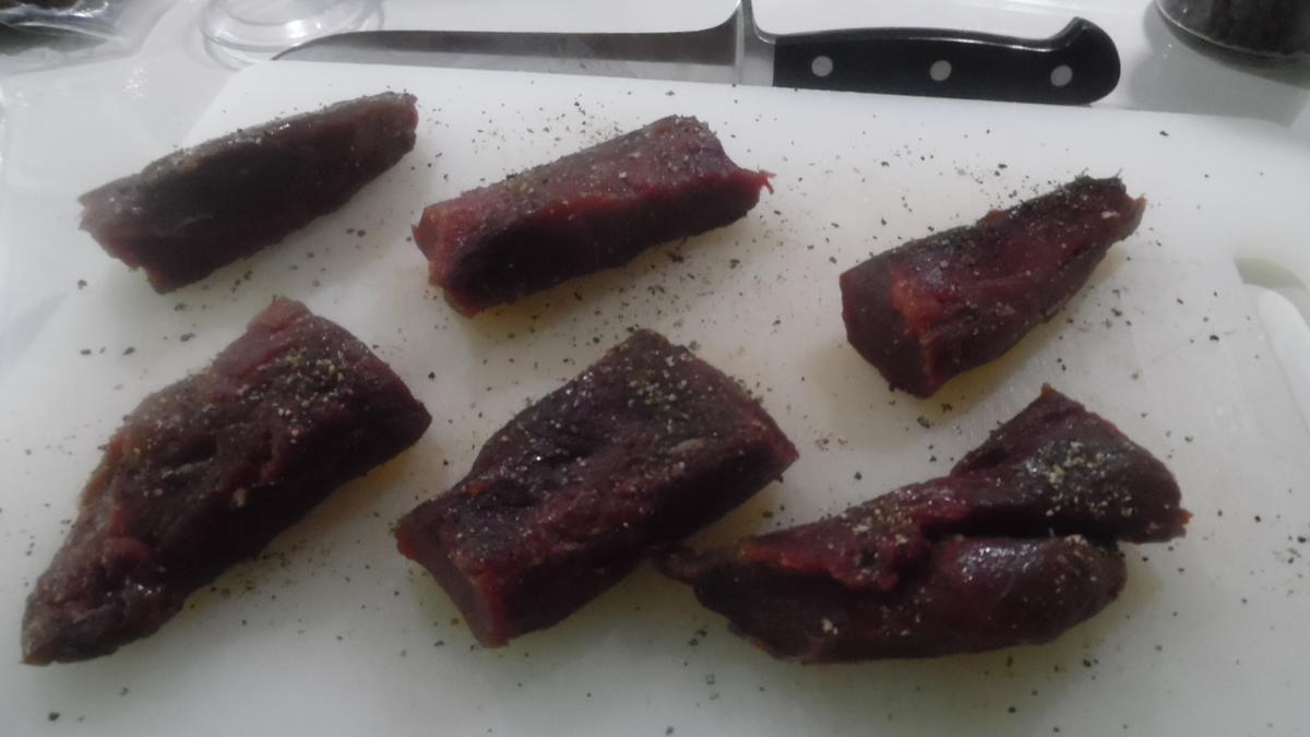Wildschwein Filet im Schinkenmantel mit Rotwein-Maronen-Zwiebeln - Rezept - Bild Nr. 3413