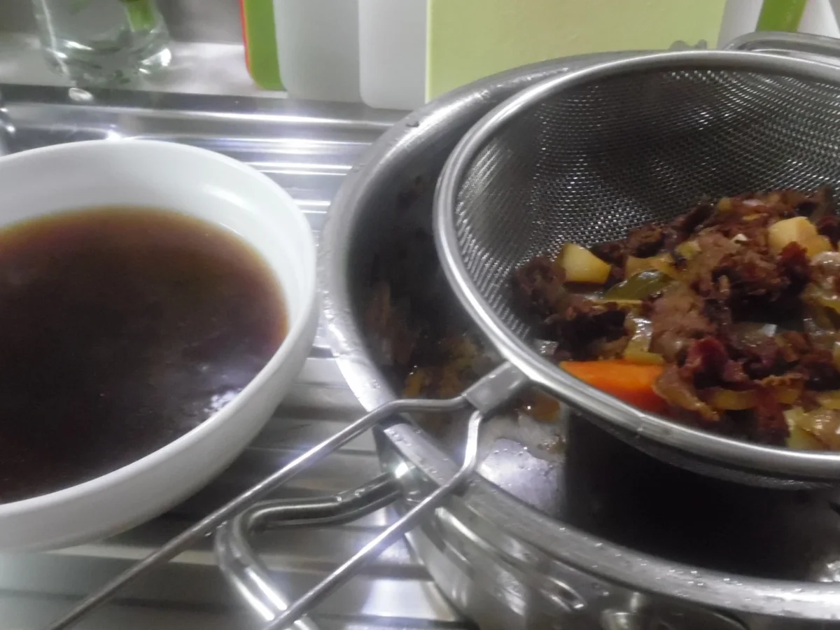 Rezept: Wildschwein Filet im Schinkenmantel mit Rotwein-Maronen-Zwiebeln Bild Nr. 3416 Wildschwein Filet im Schinkenmantel mit Rotwein-Maronen-Zwiebeln - Rezept - Bild Nr. 3416