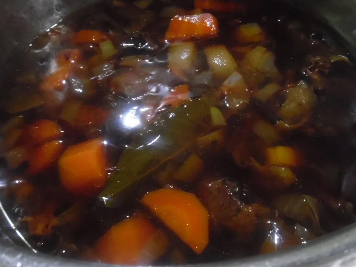 Rezept: Wildschwein Filet im Schinkenmantel mit Rotwein-Maronen-Zwiebeln Bild Nr. 3417 Wildschwein Filet im Schinkenmantel mit Rotwein-Maronen-Zwiebeln - Rezept - Bild Nr. 3417