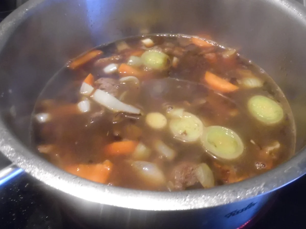 Rezept: Wildschwein Filet im Schinkenmantel mit Rotwein-Maronen-Zwiebeln Bild Nr. 3418 Wildschwein Filet im Schinkenmantel mit Rotwein-Maronen-Zwiebeln - Rezept - Bild Nr. 3418