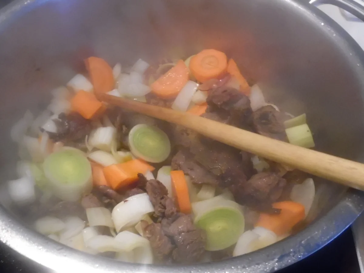 Rezept: Wildschwein Filet im Schinkenmantel mit Rotwein-Maronen-Zwiebeln Bild Nr. 3420 Wildschwein Filet im Schinkenmantel mit Rotwein-Maronen-Zwiebeln - Rezept - Bild Nr. 3420