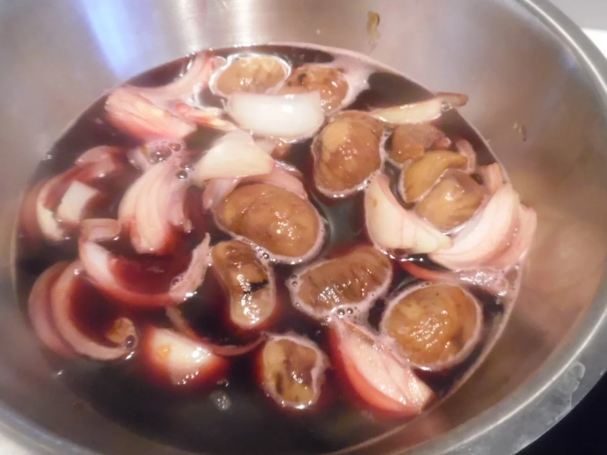 Rezept: Wildschwein Filet im Schinkenmantel mit Rotwein-Maronen-Zwiebeln Bild Nr. 3423 Wildschwein Filet im Schinkenmantel mit Rotwein-Maronen-Zwiebeln - Rezept - Bild Nr. 3423