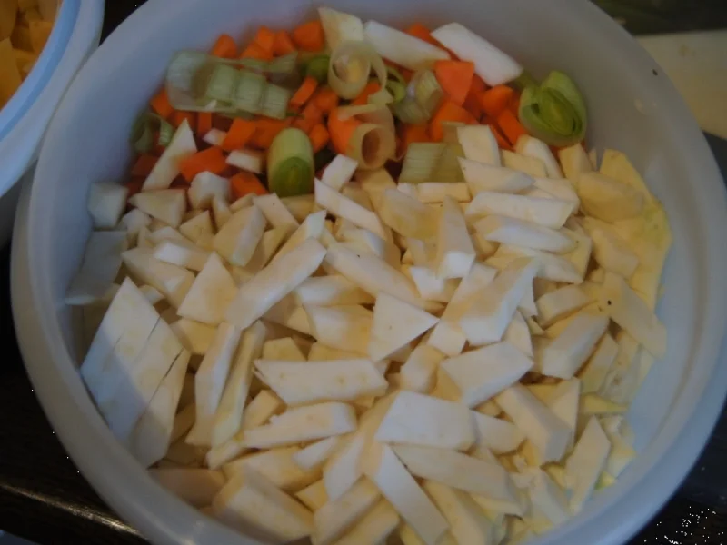 Sellerie-Kartoffel-Cremesuppe mit Einlage - Rezept - Bild Nr. 3419