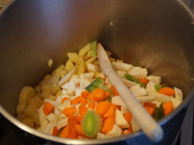 Sellerie-Kartoffel-Cremesuppe mit Einlage - Rezept - Bild Nr. 3422