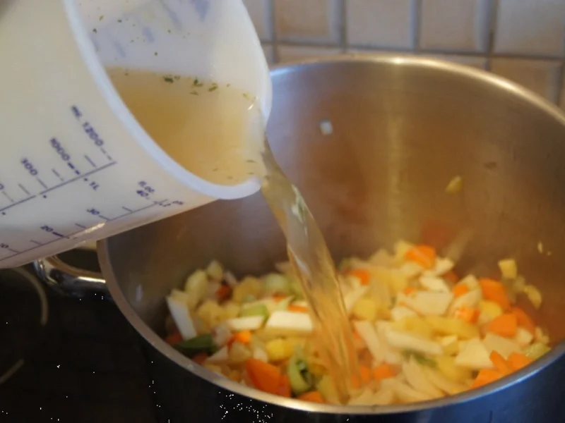 Sellerie-Kartoffel-Cremesuppe mit Einlage - Rezept - Bild Nr. 3423