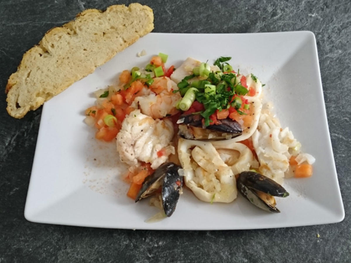 Zarzuela mit Venusmuscheln und Jakobsmuscheln - Rezept mit Bild ...