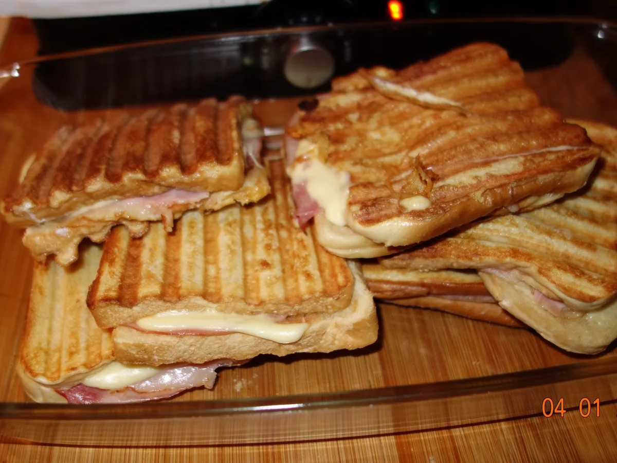 Rezept: Toast ganz simpel Bild Nr. 4056 Toast ganz simpel - Rezept - Bild Nr. 4056