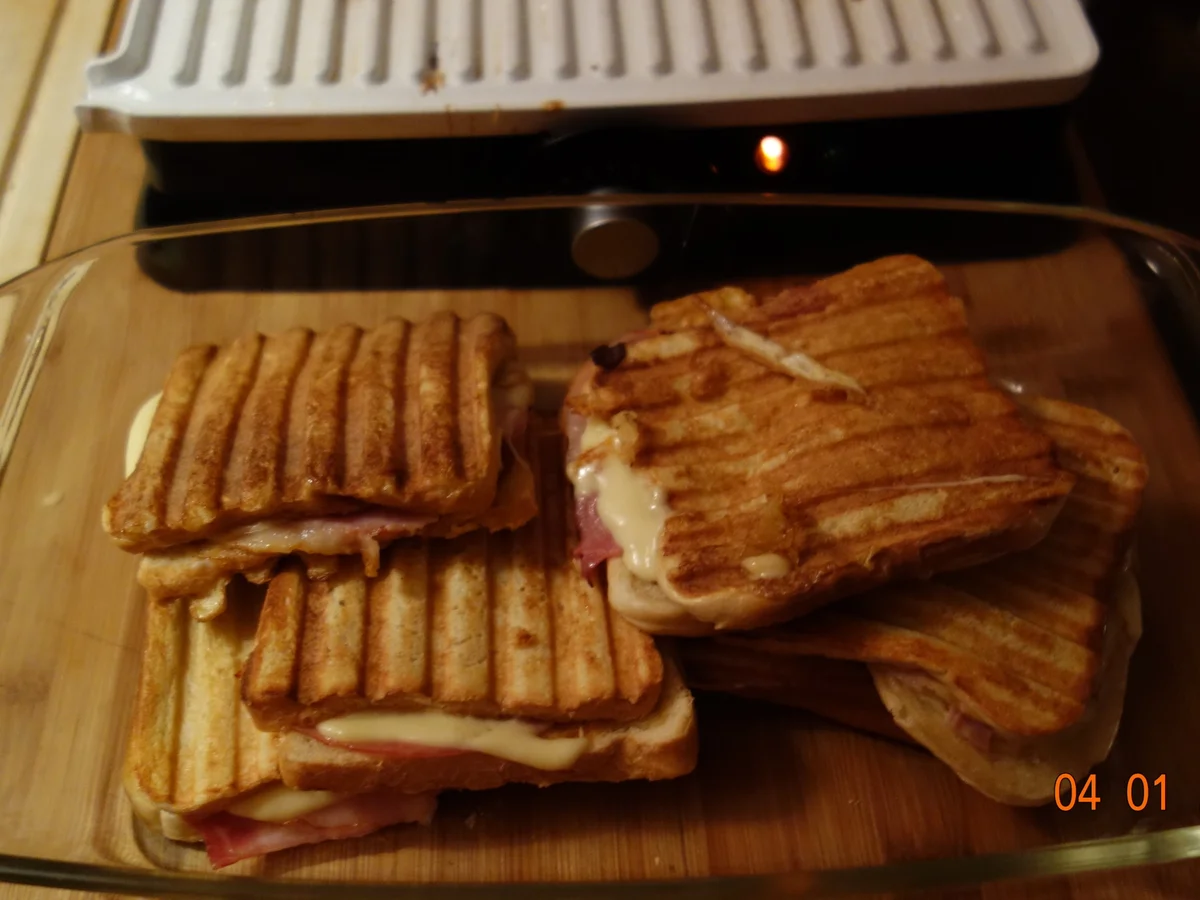 Rezept: Toast ganz simpel Bild Nr. 4058 Toast ganz simpel - Rezept - Bild Nr. 4058