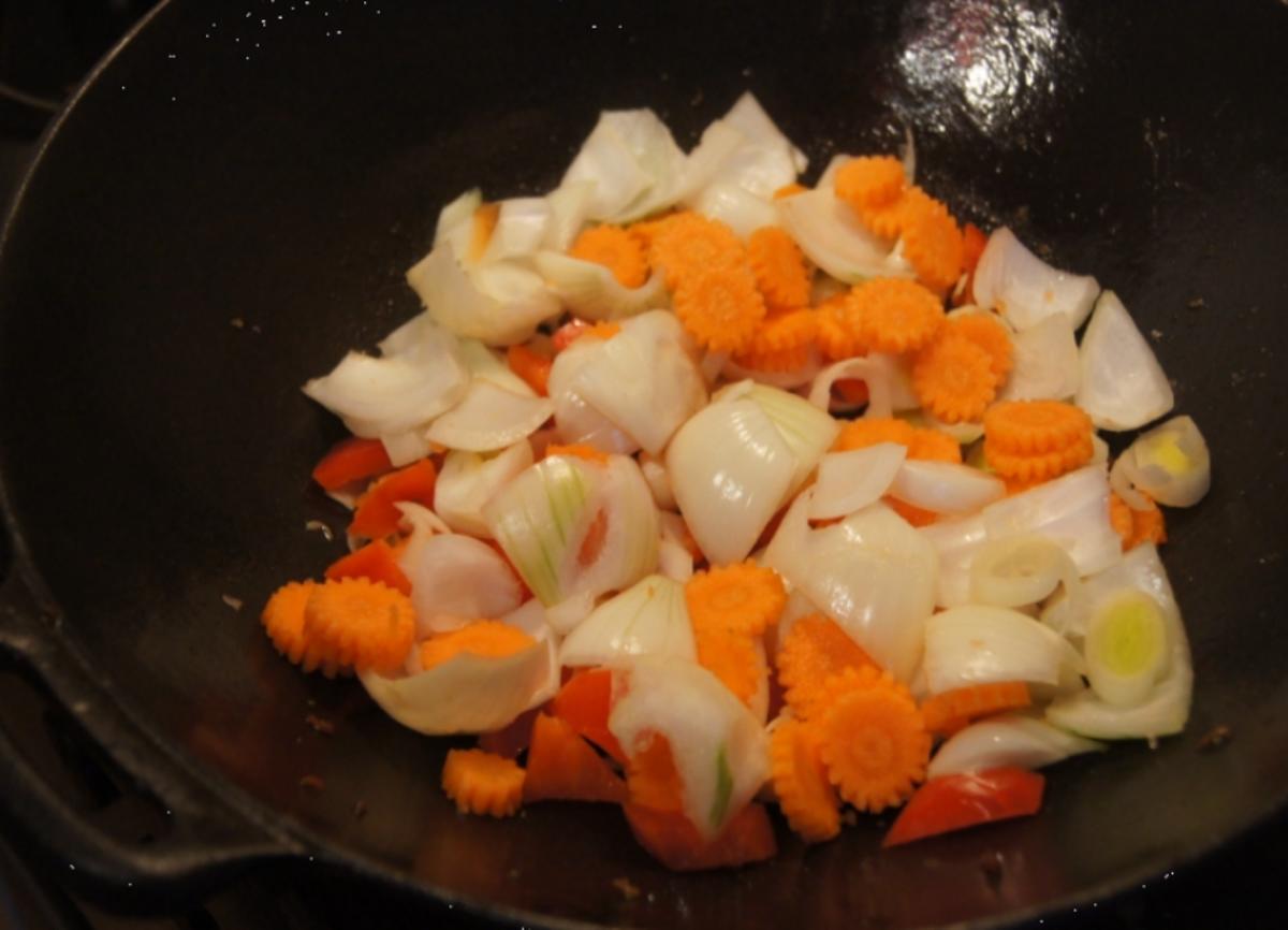 Hähnchenbrustfiletbällchen mit süß-sauren Wokgemüse und Basmatireis - Rezept - Bild Nr. 3445