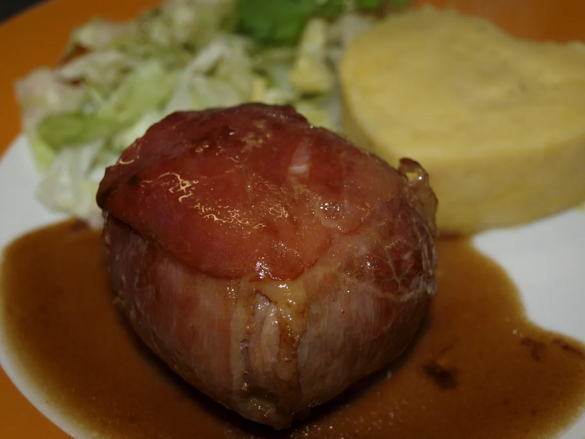 ein Hackball im " Wintermantel " aus luftgetrockneten rohen Schinken.... - Rezept - Bild Nr. 3431