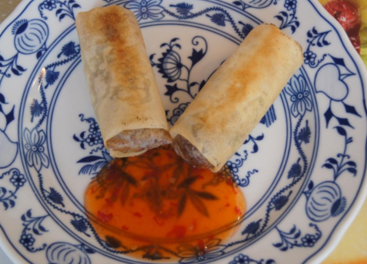 Frühlingsrollen mit pikanter Füllung - Rezept - kochbar.de