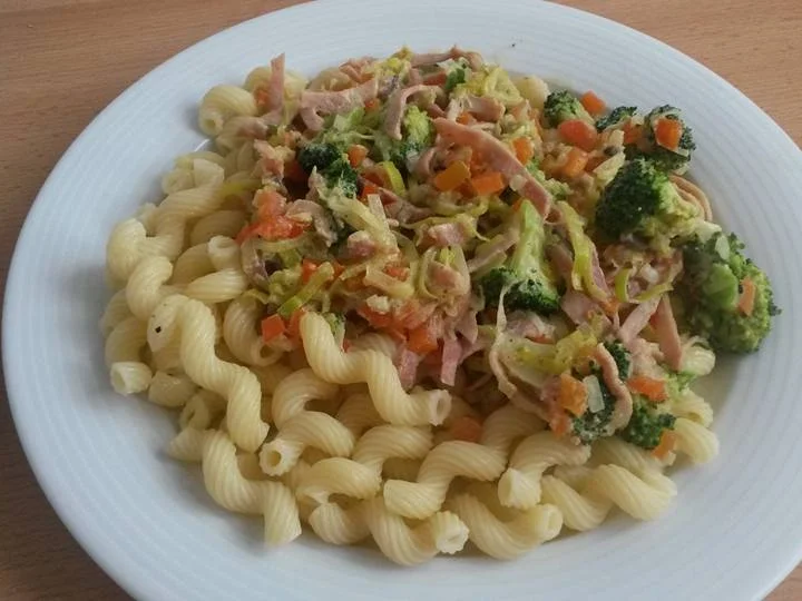 Rezept: Nudeln mit Gemüse an einer Schinken - Frischkäsesauce Bild Nr. 3451 Nudeln mit Gemüse an einer Schinken - Frischkäsesauce - Rezept - Bild Nr. 3451