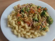 Nudeln mit Gemüse an einer Schinken - Frischkäsesauce - Rezept - Bild Nr. 3451