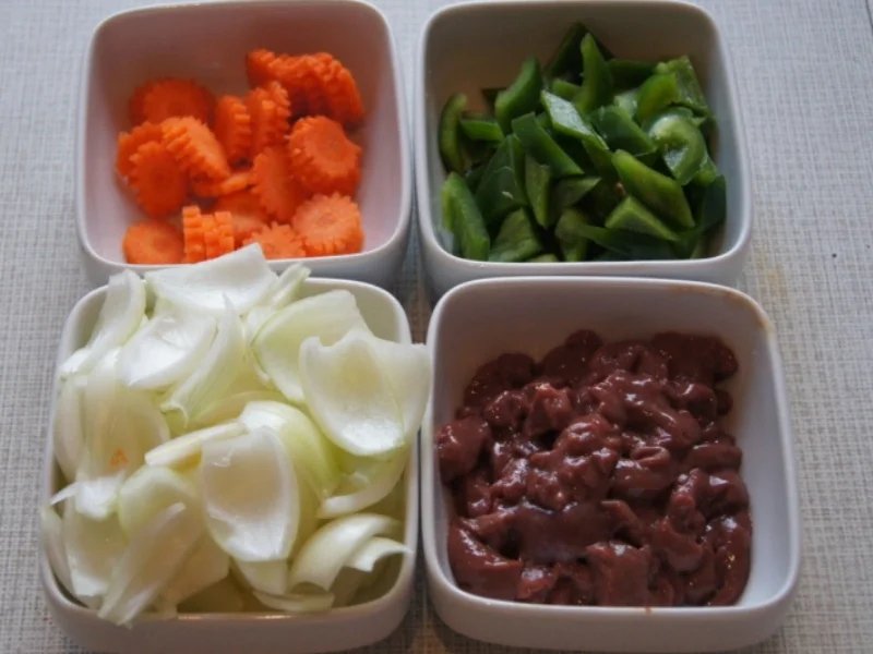 Rezept: Wok-Kalbsleber mit Gemüse und Reis Bild Nr. 3456 Wok-Kalbsleber mit Gemüse und Reis - Rezept - Bild Nr. 3456