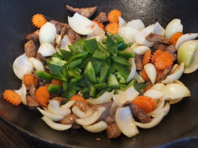 Rezept: Wok-Kalbsleber mit Gemüse und Reis Bild Nr. 3460 Wok-Kalbsleber mit Gemüse und Reis - Rezept - Bild Nr. 3460