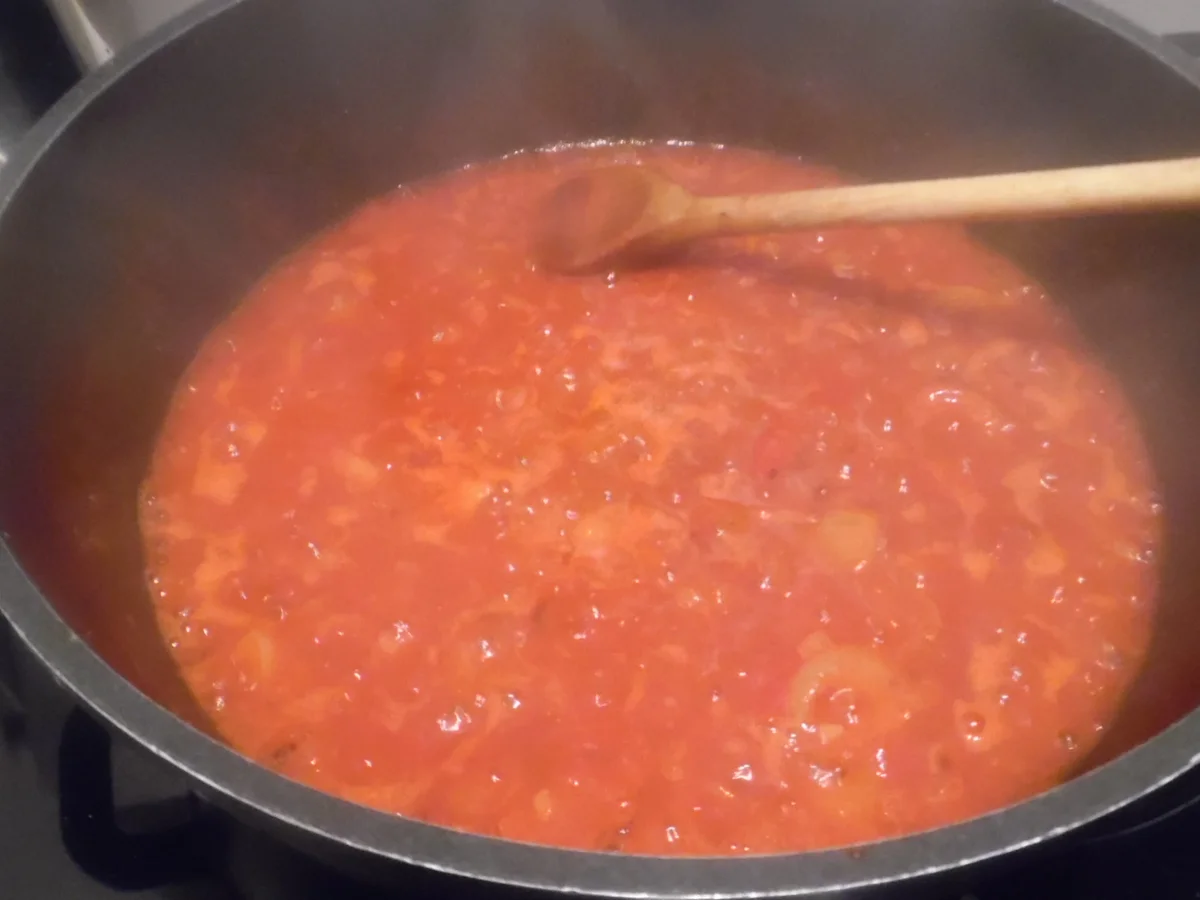 Gefüllte Hähnchenbrust im Kartoffelmantel auf Rahm-Gemüse-Streifen - Rezept - Bild Nr. 3486