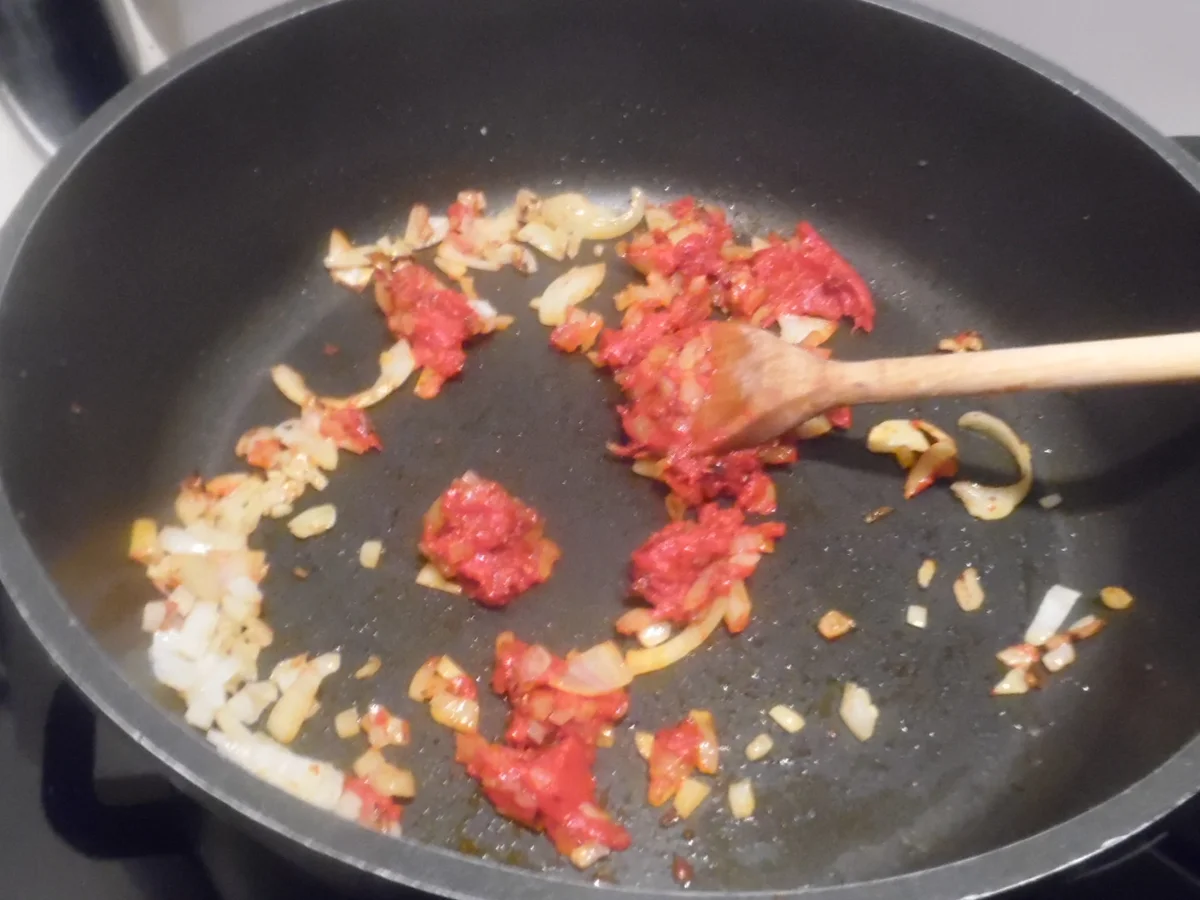 Gefüllte Hähnchenbrust im Kartoffelmantel auf Rahm-Gemüse-Streifen - Rezept - Bild Nr. 3487