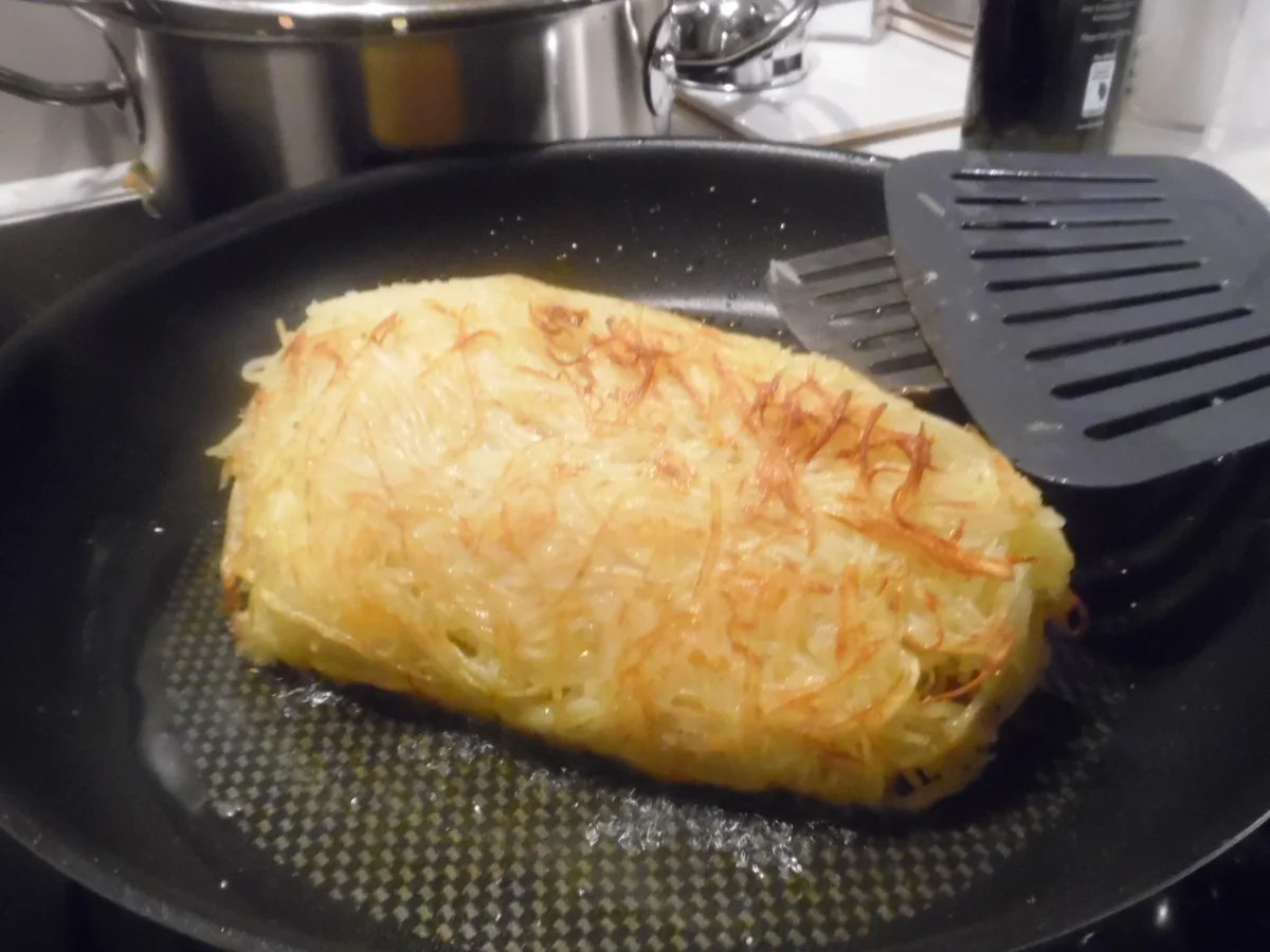 Gefüllte Hähnchenbrust im Kartoffelmantel auf Rahm-Gemüse-Streifen - Rezept - Bild Nr. 3491