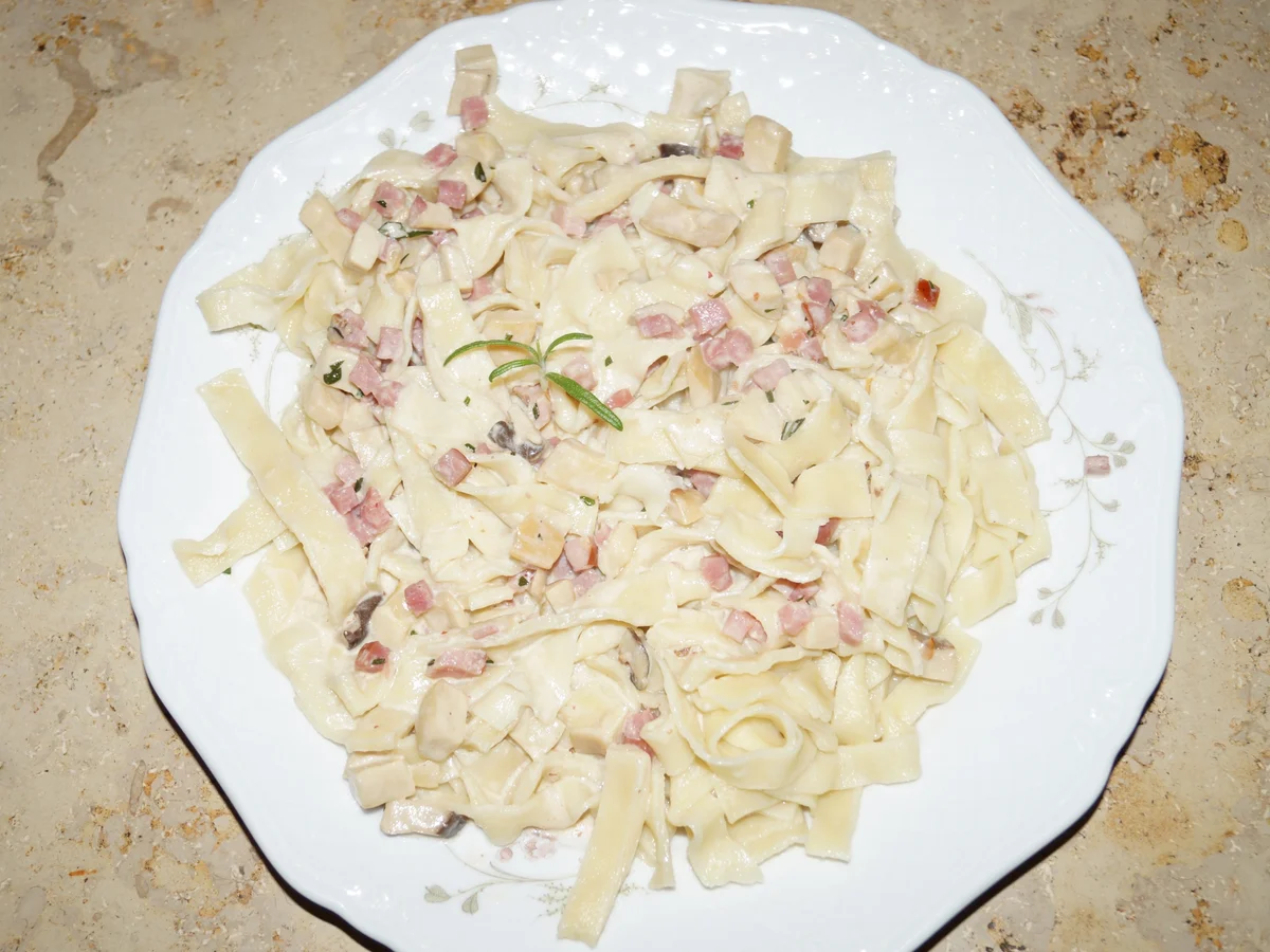 Selbstgemachte Nudeln mit Kräuterseitling-Sahne-Soße - Rezept - Bild Nr. 3489