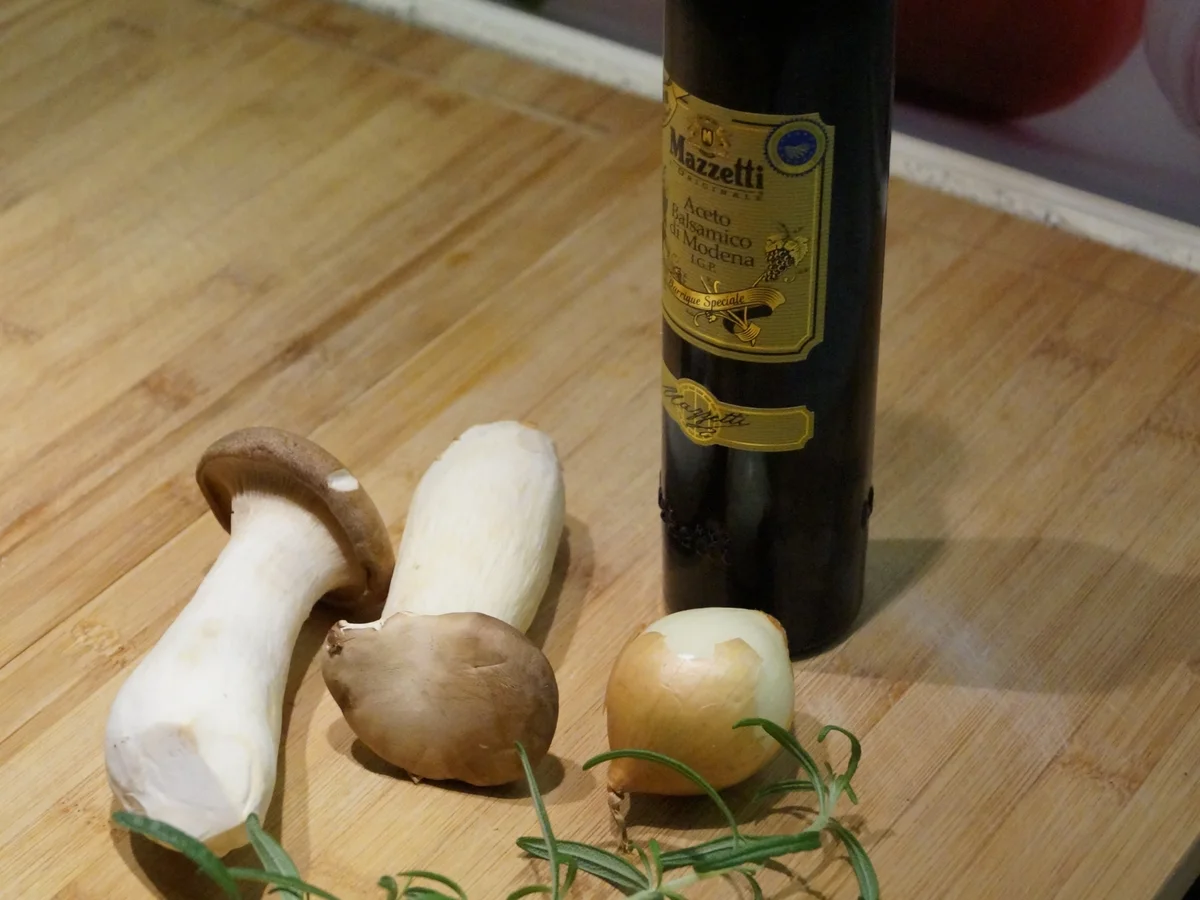 Selbstgemachte Nudeln mit Kräuterseitling-Sahne-Soße - Rezept - Bild Nr. 3492