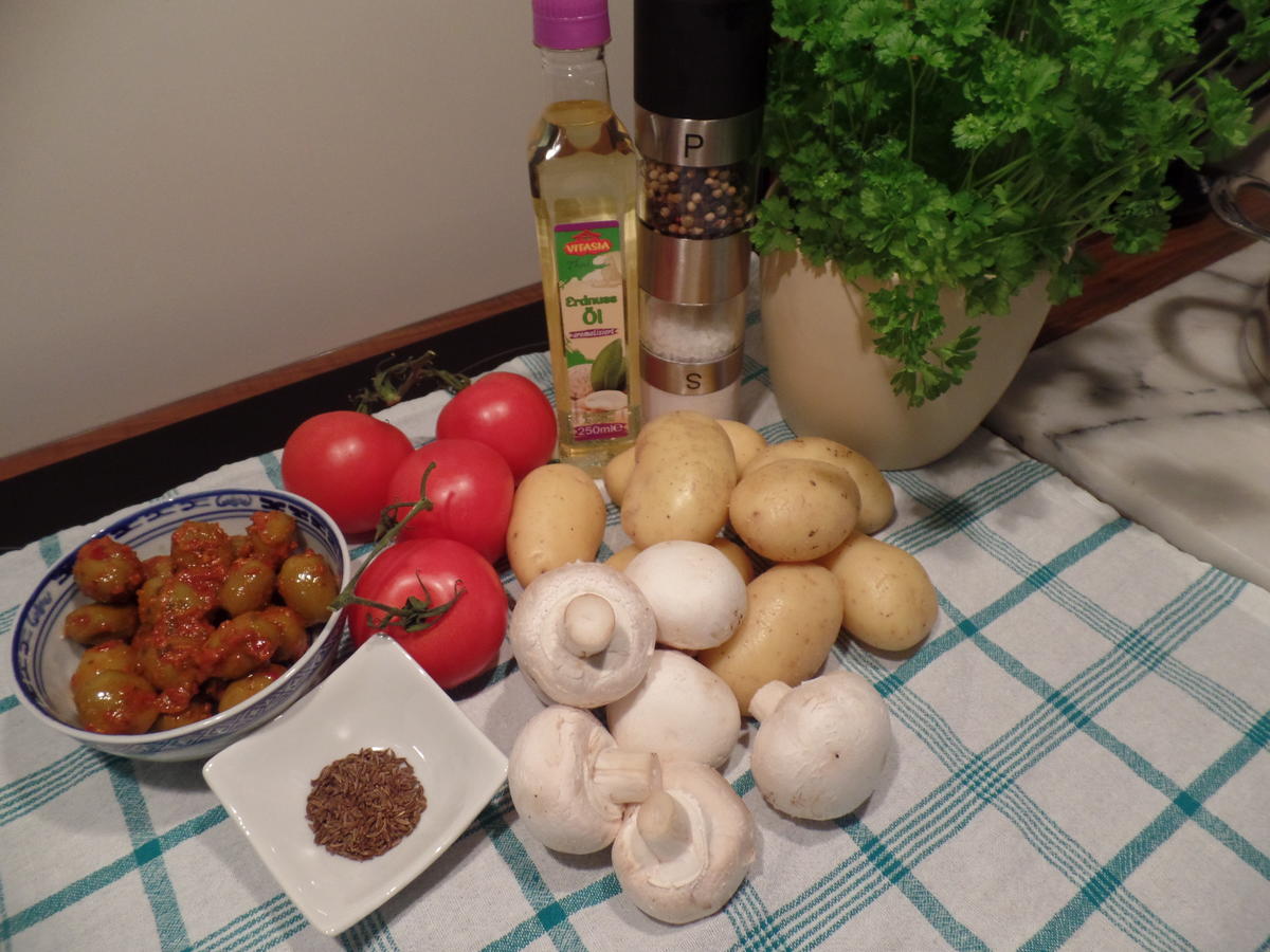 Ofenkartoffeln mit Tomaten und Oliven - Rezept - Bild Nr. 3490