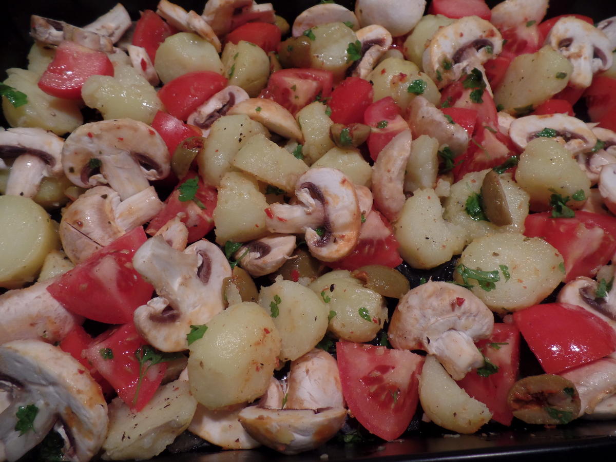 Ofenkartoffeln mit Tomaten und Oliven - Rezept - Bild Nr. 3494